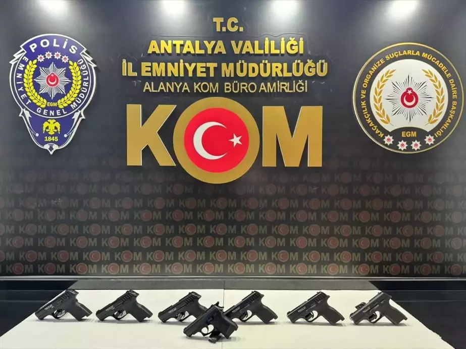 Antalya'da Silah Kaçakçılığı Operasyonu: 2 Tutuklama