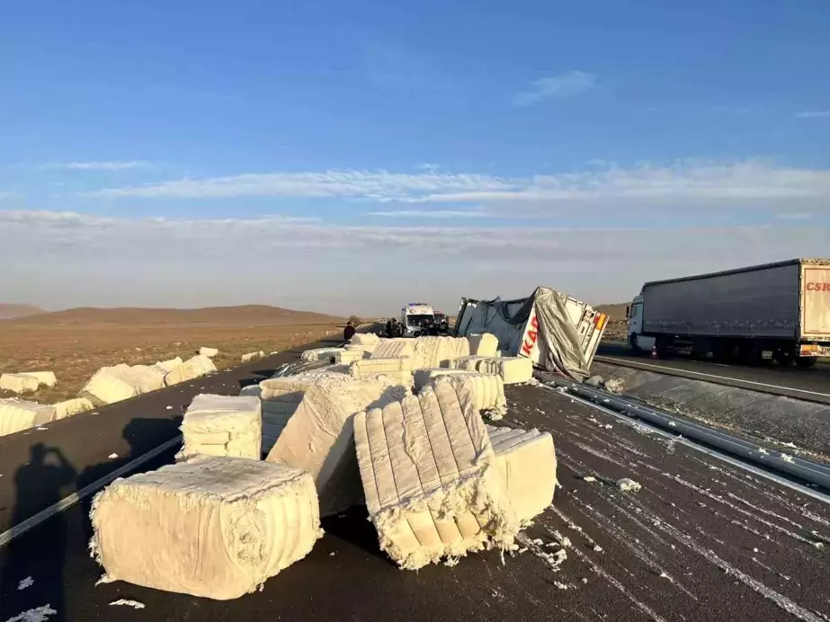 Konya'da Tır Devrildi: 1 Ölü, 1 Yaralı