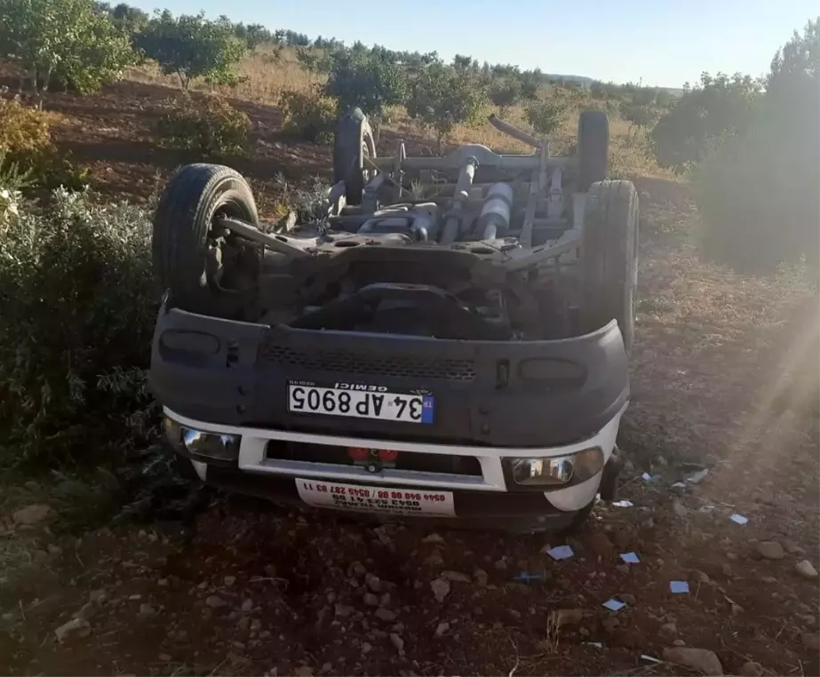 Şanlıurfa'da Lastiği Patlayan Otomobil Devrildi: 5 Yaralı