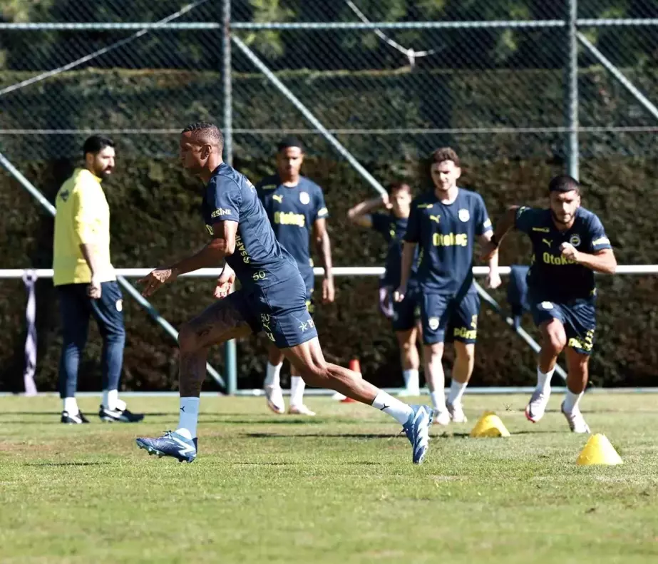 Fenerbahçe, Samsunspor Maçı İçin Hazırlıklarını Sürdürüyor