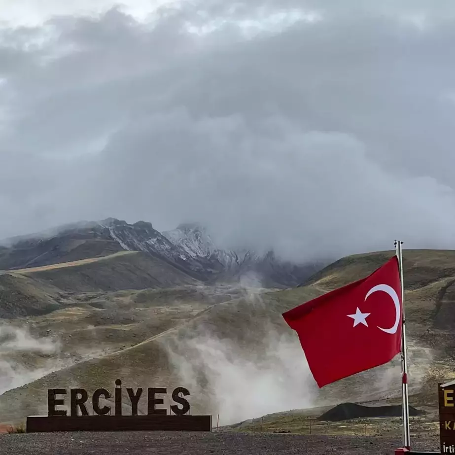 Erciyes Dağı'nın Zirvesine Kar Yağdı