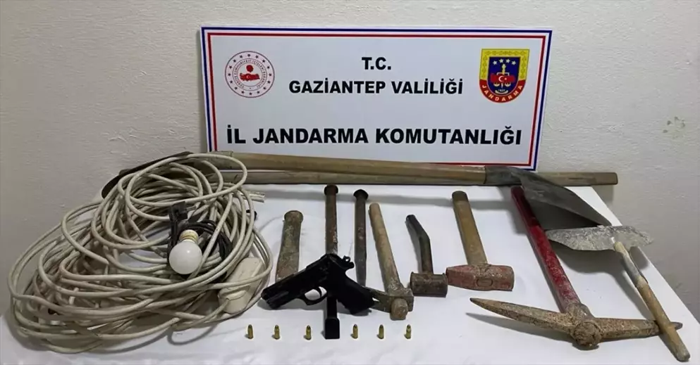 Gaziantep'te izinsiz kazı yapan 4 şüpheli gözaltına alındı